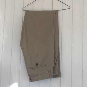 Mens GAP khakis 32x34, tailored fit, like new